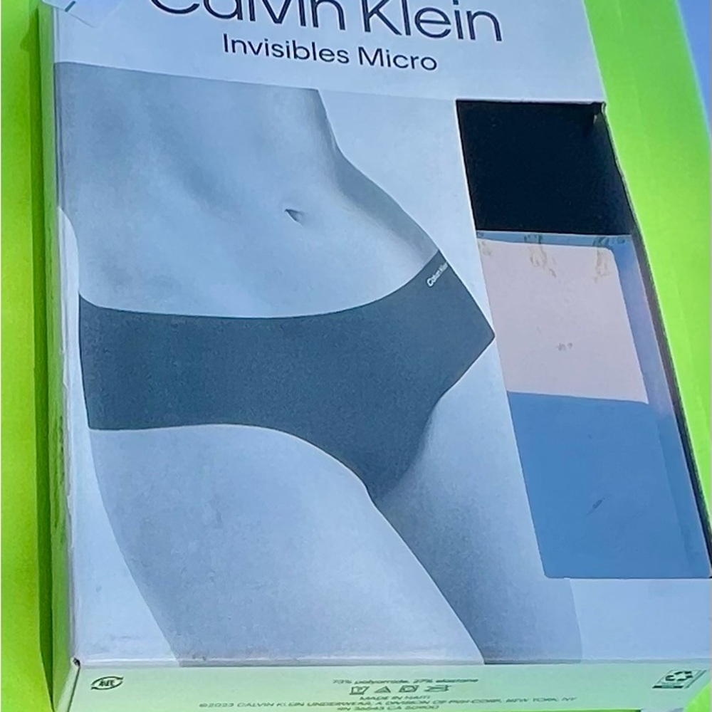 Calvin Klein Womens invisibles micro